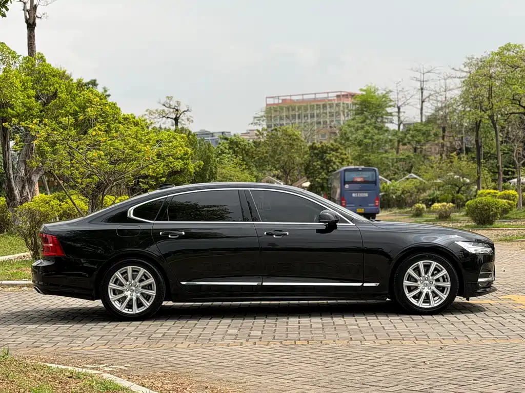 Volvo S90 2020 T5 Zhiyi Luxury Edition купить на сайте DeffCars