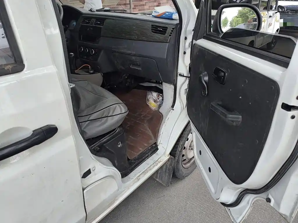 Hiace X30 2023 1.5L super luxury bus 5/6/7 seats non-air conditioning version SWC15M купить на сайте DeffCars
