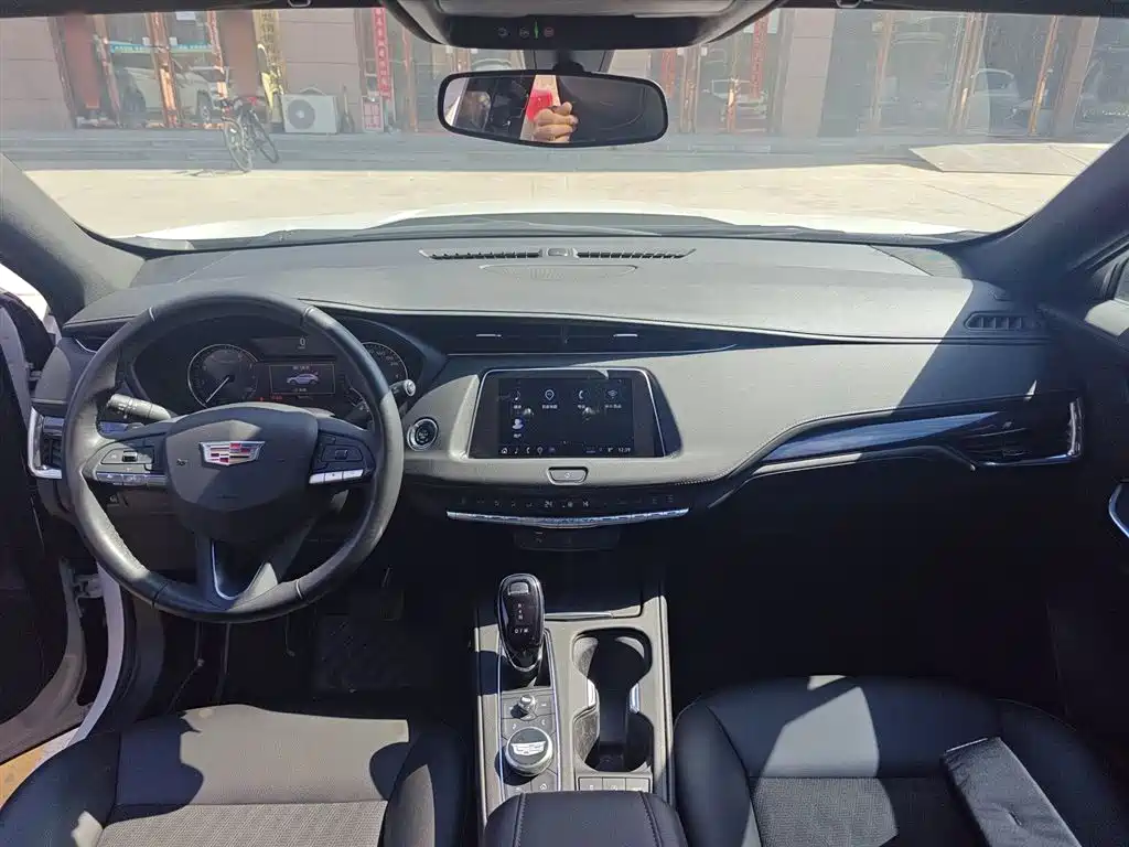 Cadillac XT4 2022 28T two-wheel drive fashion model купить на сайте DeffCars