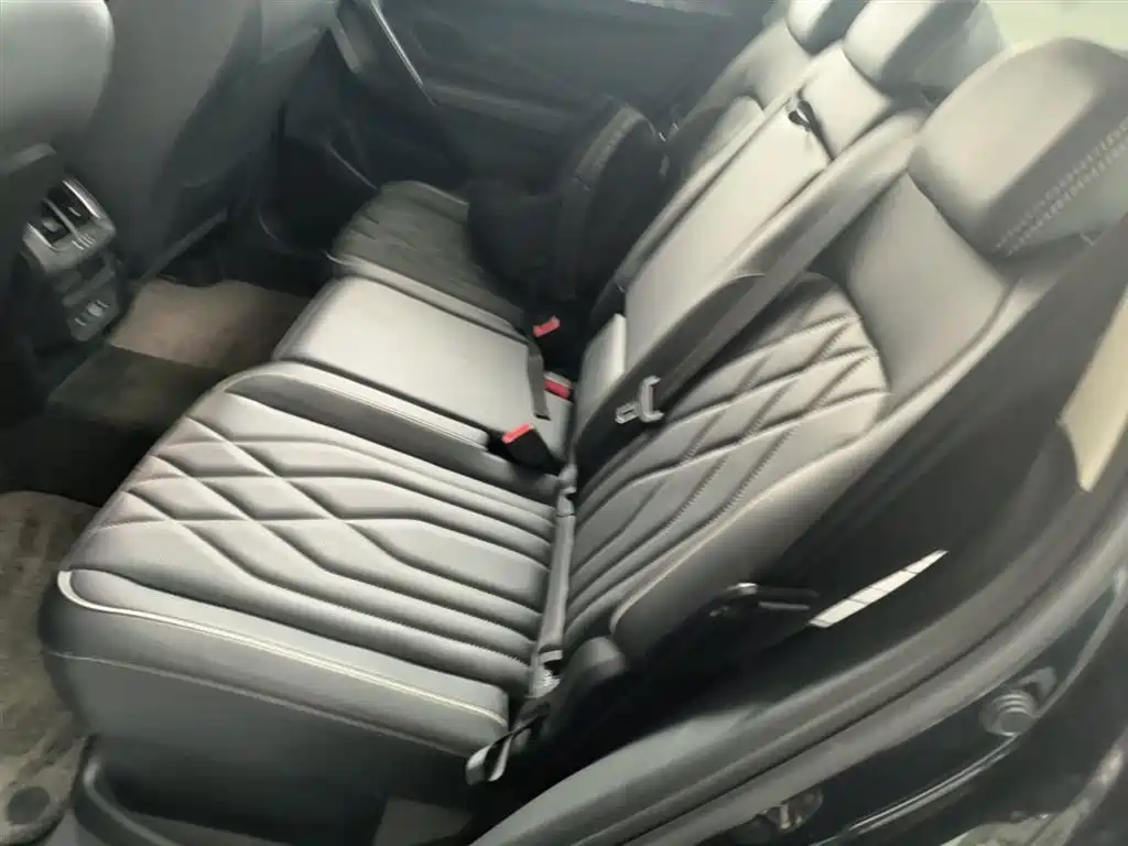 Tiguan L 2024 330TSI automatic two-wheel drive R-Line version купить на сайте DeffCars