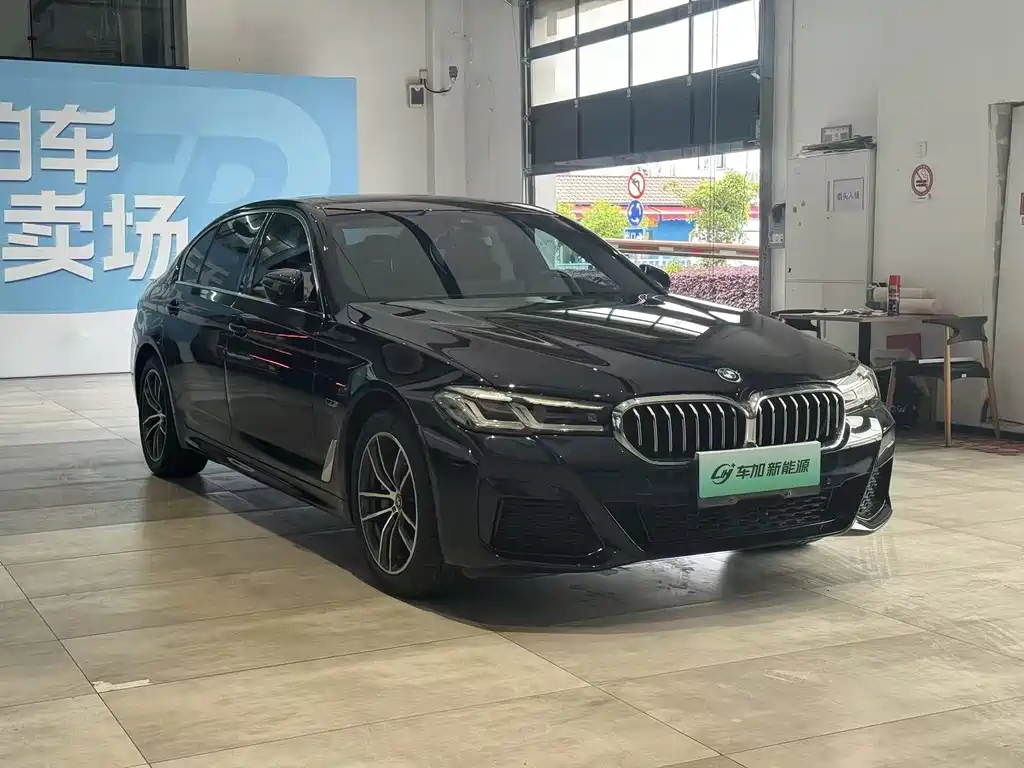 BMW 5 Series New Energy 2022 Model 535Le M Sports Package купить на сайте DeffCars