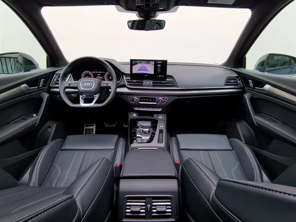 Audi Q5L 2025 45th Anniversary Collector's Edition 40 TFSI Luxurious and Dynamic купить на сайте DeffCars