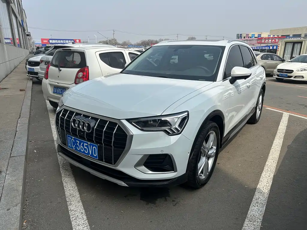 Audi Q3 2022 35 TFSI Fashionable and Dynamic купить на сайте DeffCars