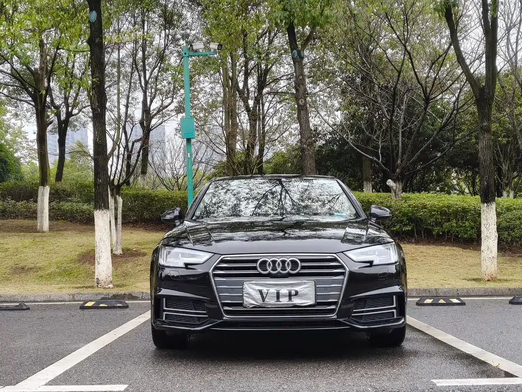 Audi A4L 2018 30th Anniversary Model 40 TFSI Fashion Model купить на сайте DeffCars