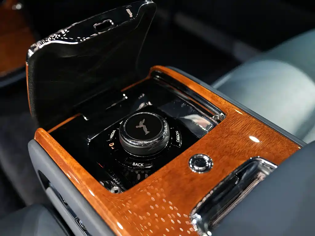 Phantom 2018 6.7T long wheelbase version купить на сайте DeffCars