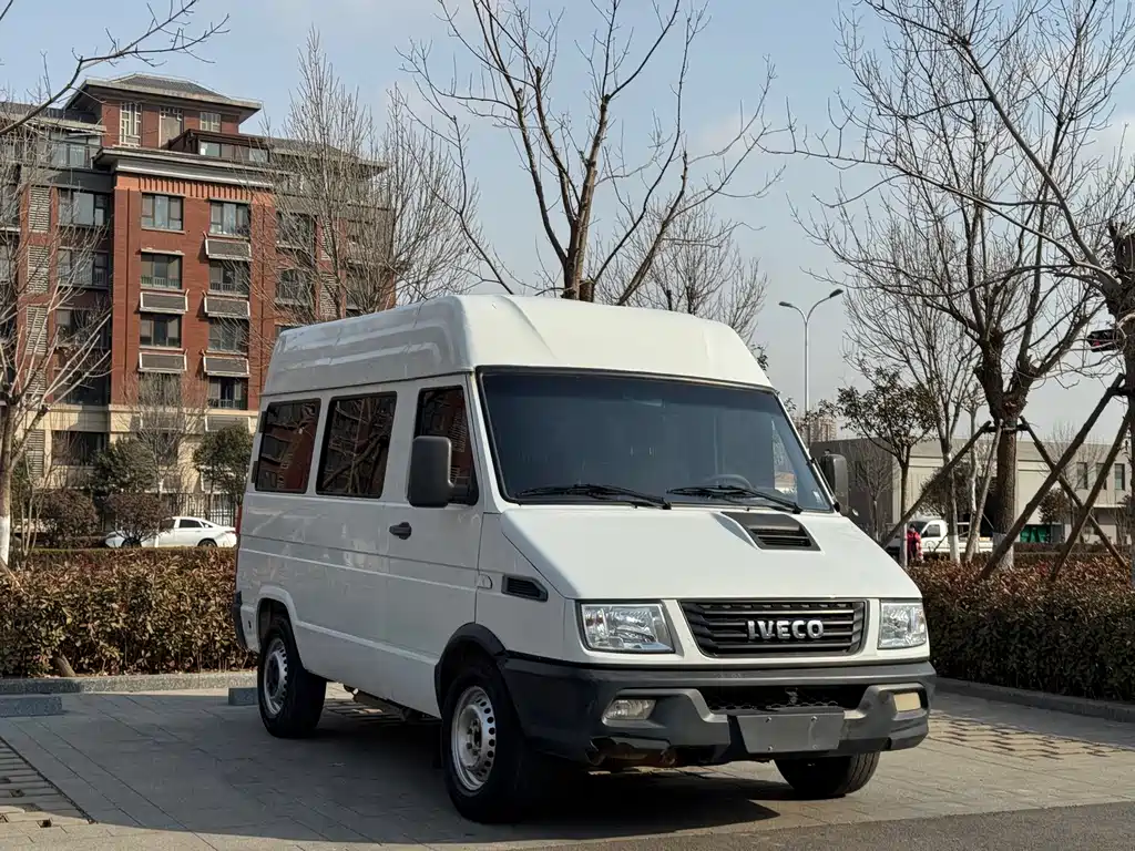 Iveco is proud of the 2020 2.5T A35 passenger bus, single tire, mid-top, 5-9 seats, National VI купить на сайте DeffCars