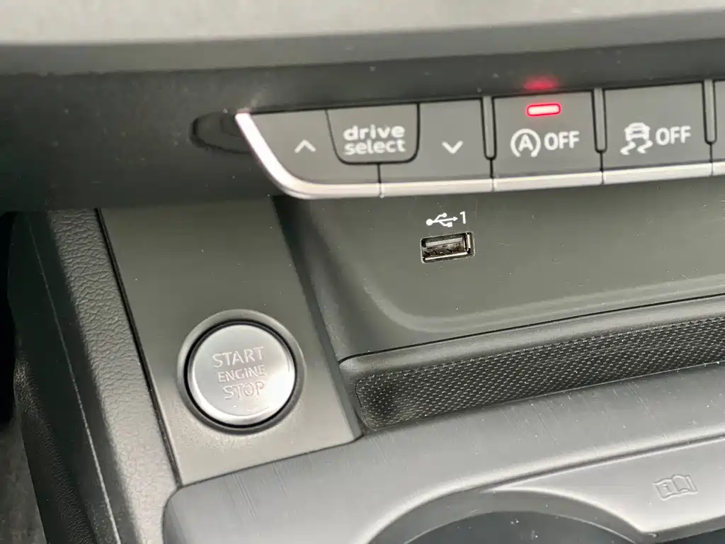 Audi A4L 2019 40 TFSI Enterprising National VI купить на сайте DeffCars