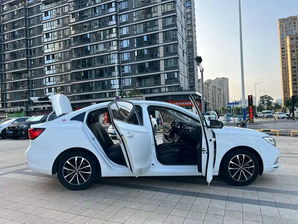 Roewe i5 2020 1.5L automatic 4G Internet leading flagship version купить на сайте DeffCars