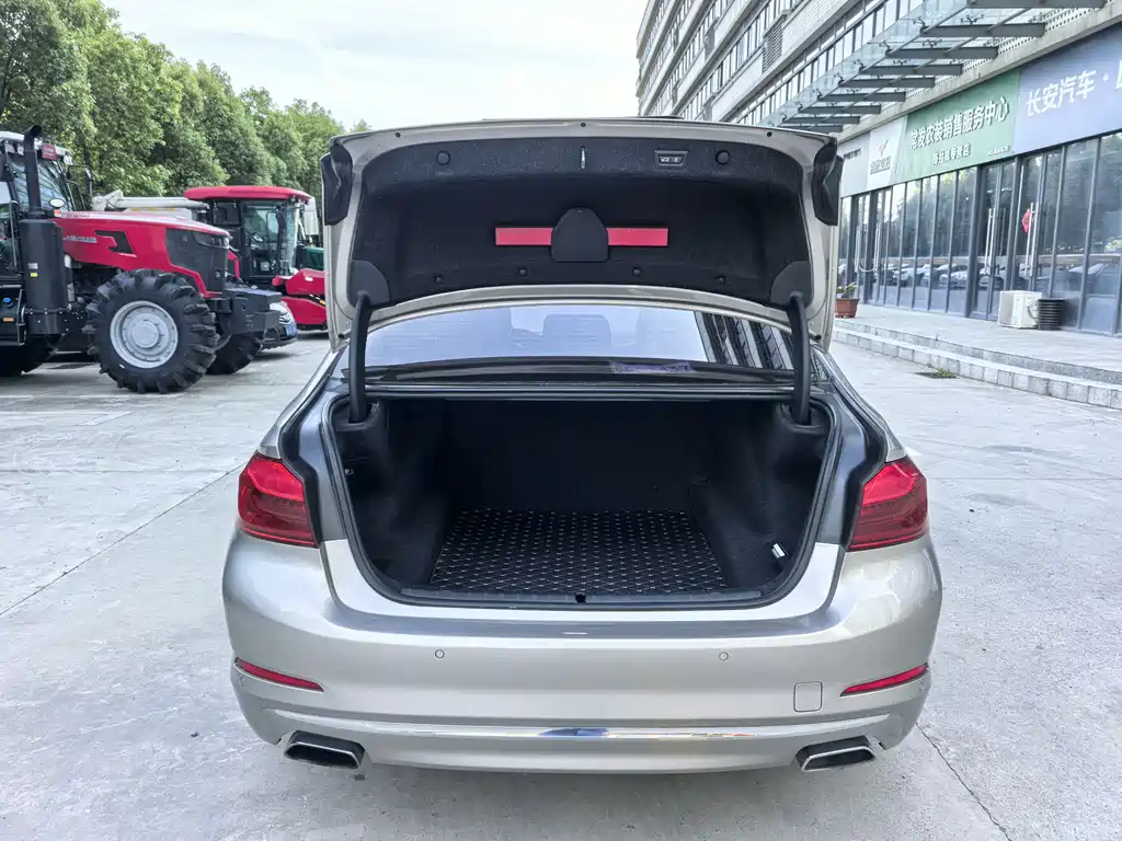 BMW 5 Series 2018 Facelift 530Li Exclusive Luxury Package купить на сайте DeffCars