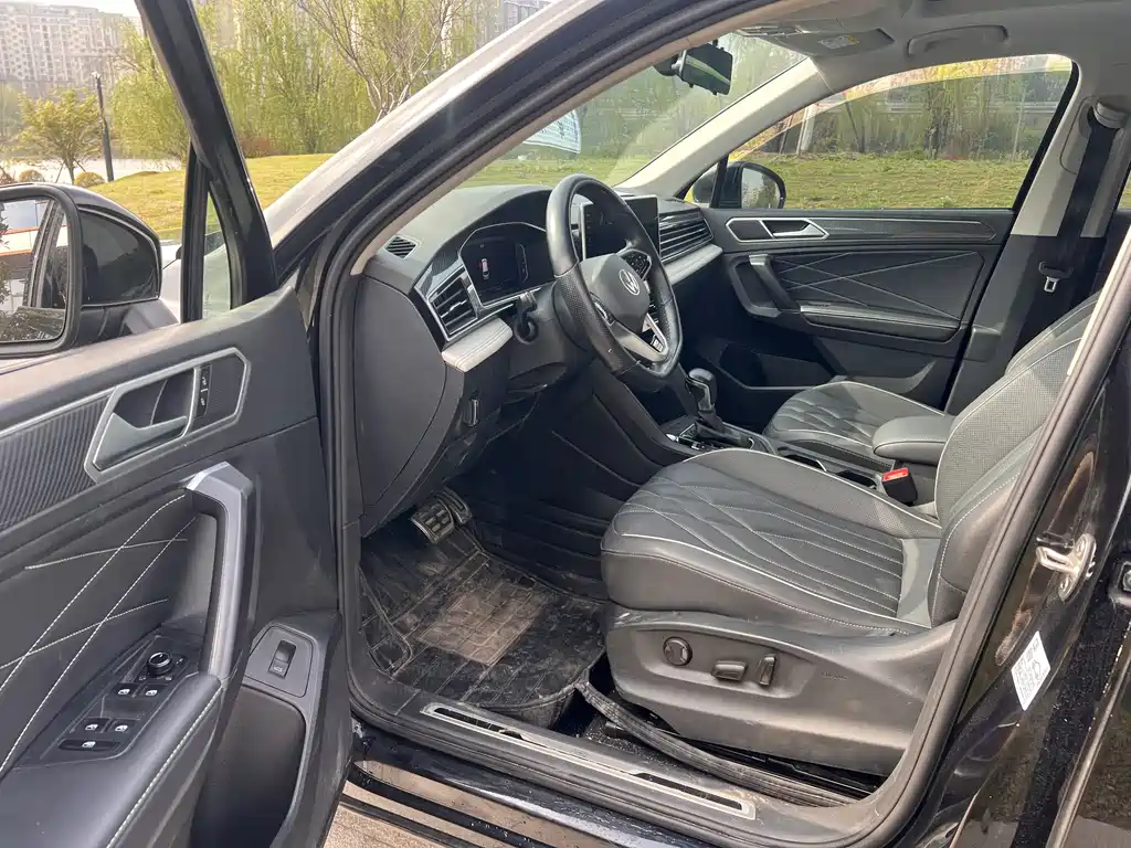 Tiguan L 2022 330TSI automatic two-wheel drive R-Line version купить на сайте DeffCars