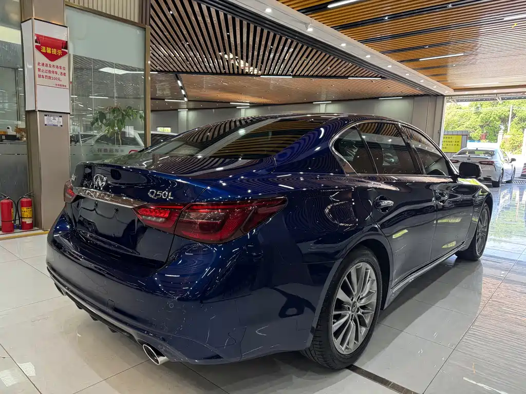 Infiniti Q50L 2018 2.0T Premium Edition National VI купить на сайте DeffCars