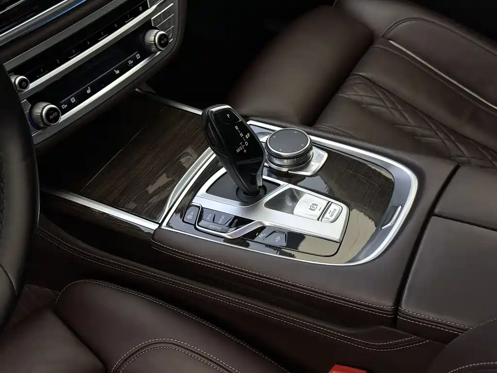 BMW 7 Series 2019 730Li Luxury Package купить на сайте DeffCars
