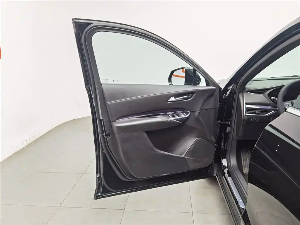 Cadillac XT4 2021 28T two-wheel drive technology купить на сайте DeffCars