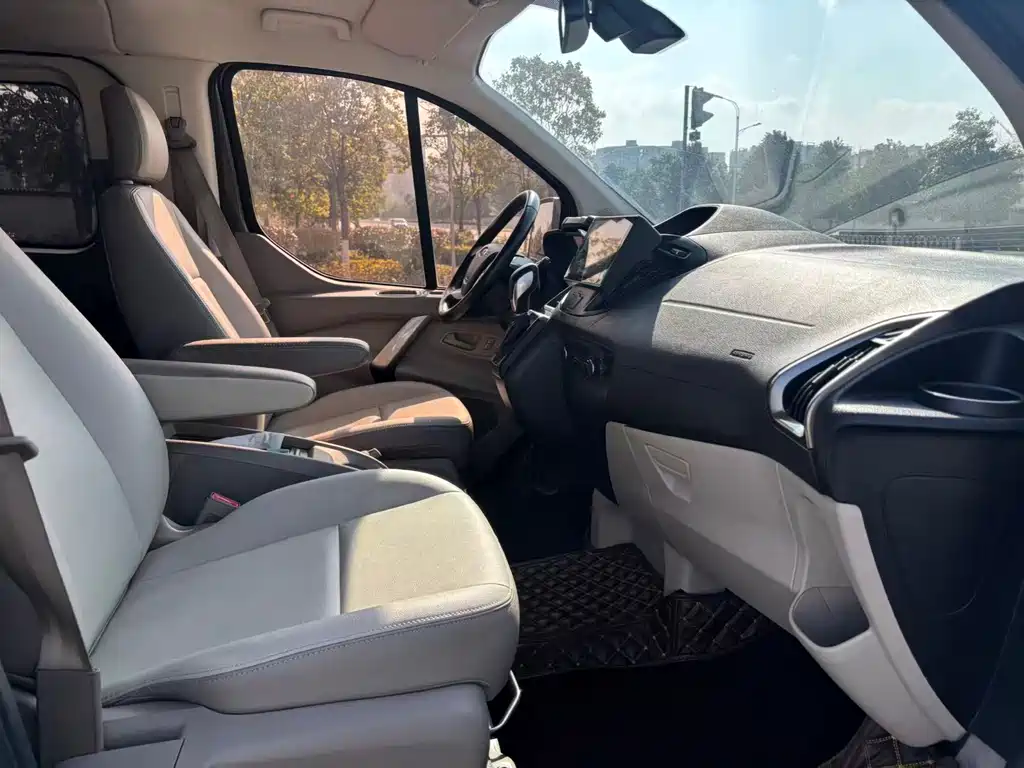 Tourio 2017 2.0T Automatic Elite Edition купить на сайте DeffCars