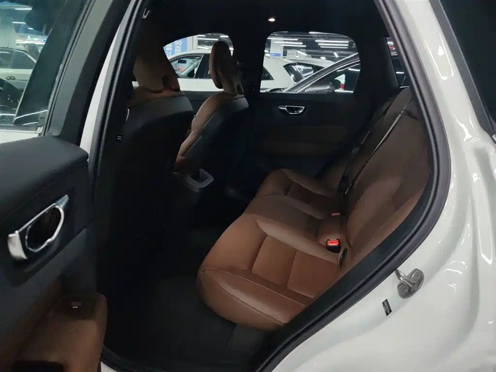 Volvo XC60 2025 B5 four-wheel drive Zhiyi Luxury Edition купить на сайте DeffCars