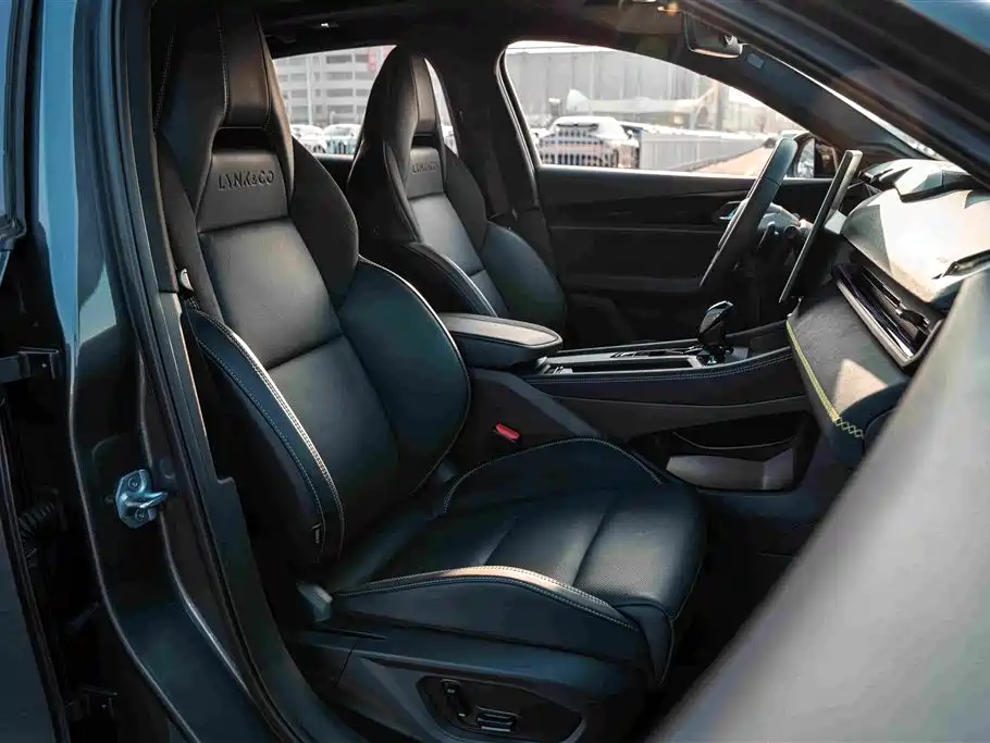 Lynk & Co 03 2025 2.0TD DCT Champion Edition Pro купить на сайте DeffCars