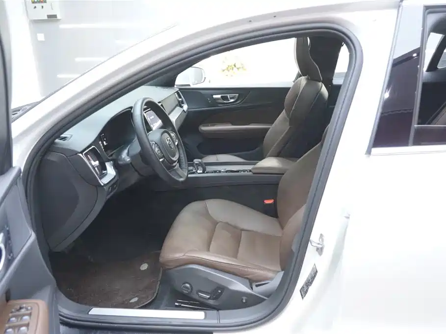 Volvo S60 2022 B4 Zhiyi Luxury Edition купить на сайте DeffCars