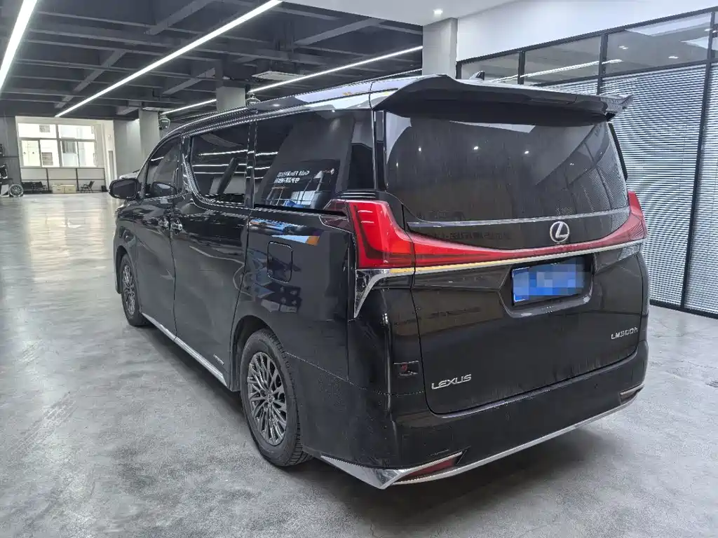 Lexus LM 2020 300h seven-seater elegant version купить на сайте DeffCars