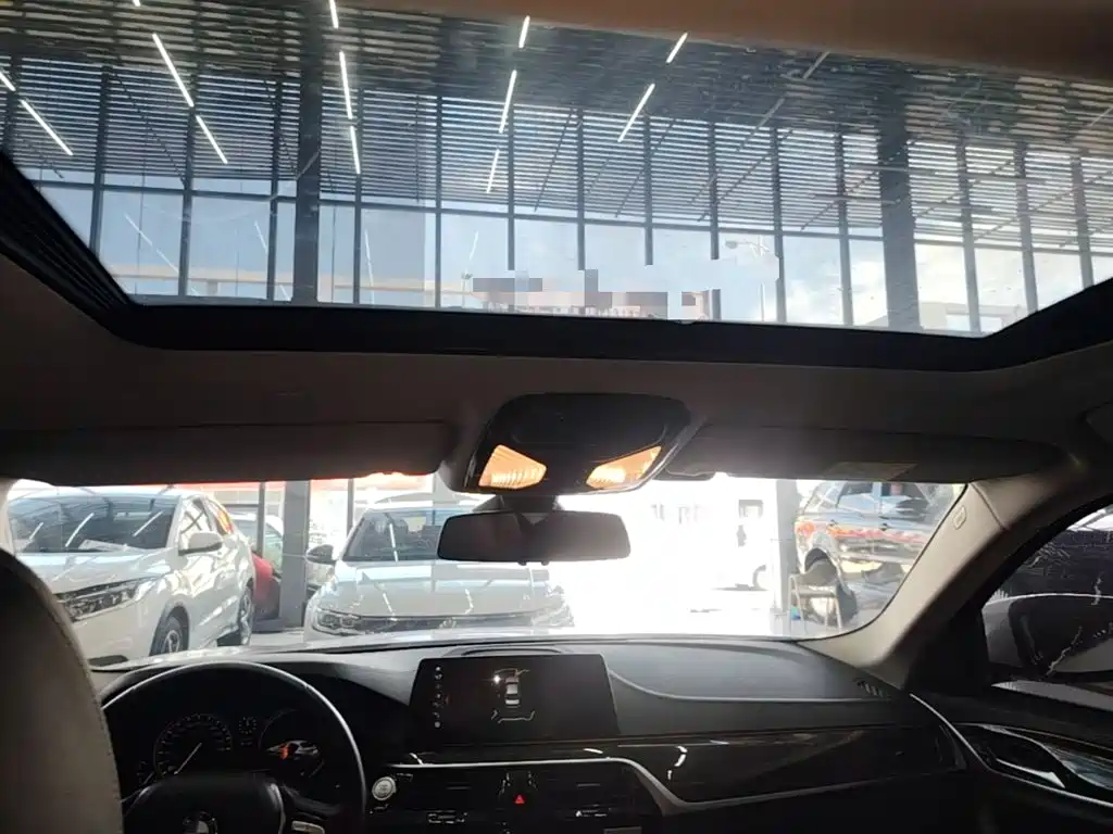 BMW 5 Series 2018 525Li Luxury Package купить на сайте DeffCars