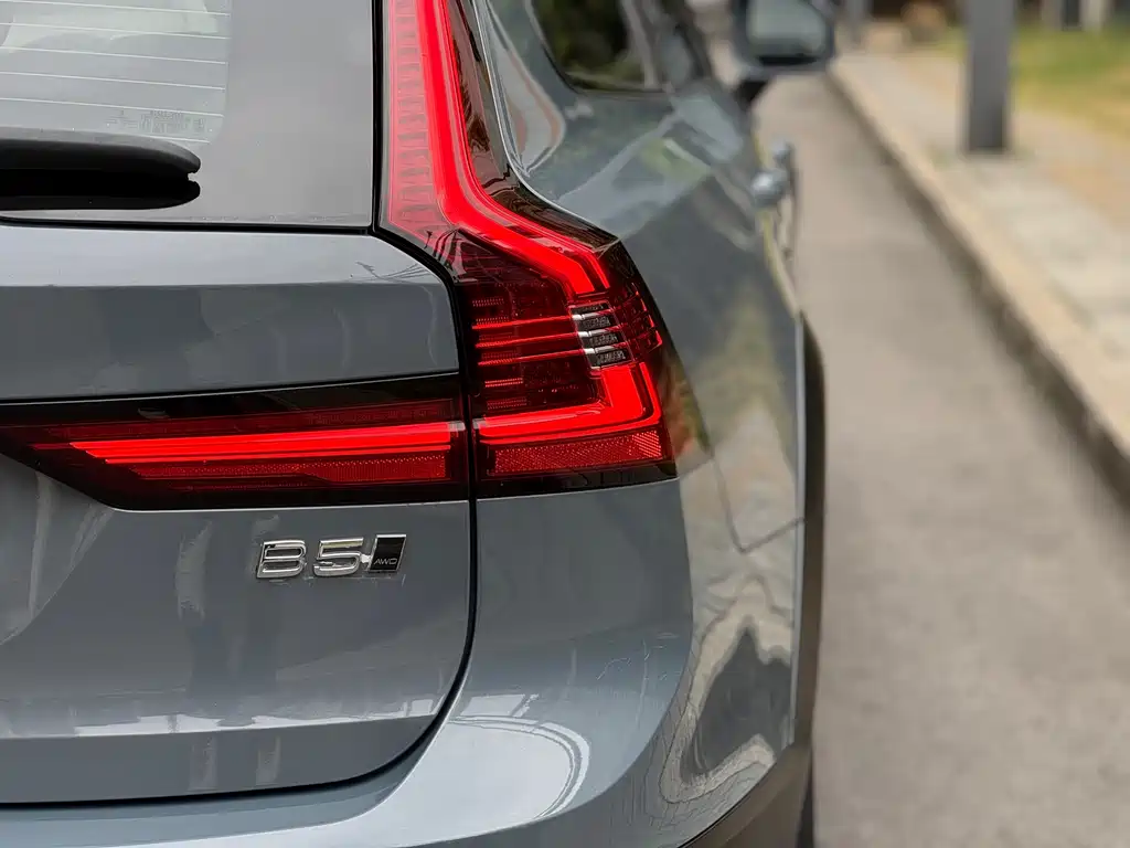 Volvo V90 2023 Cross Country B5 AWD Smart Edition купить на сайте DeffCars