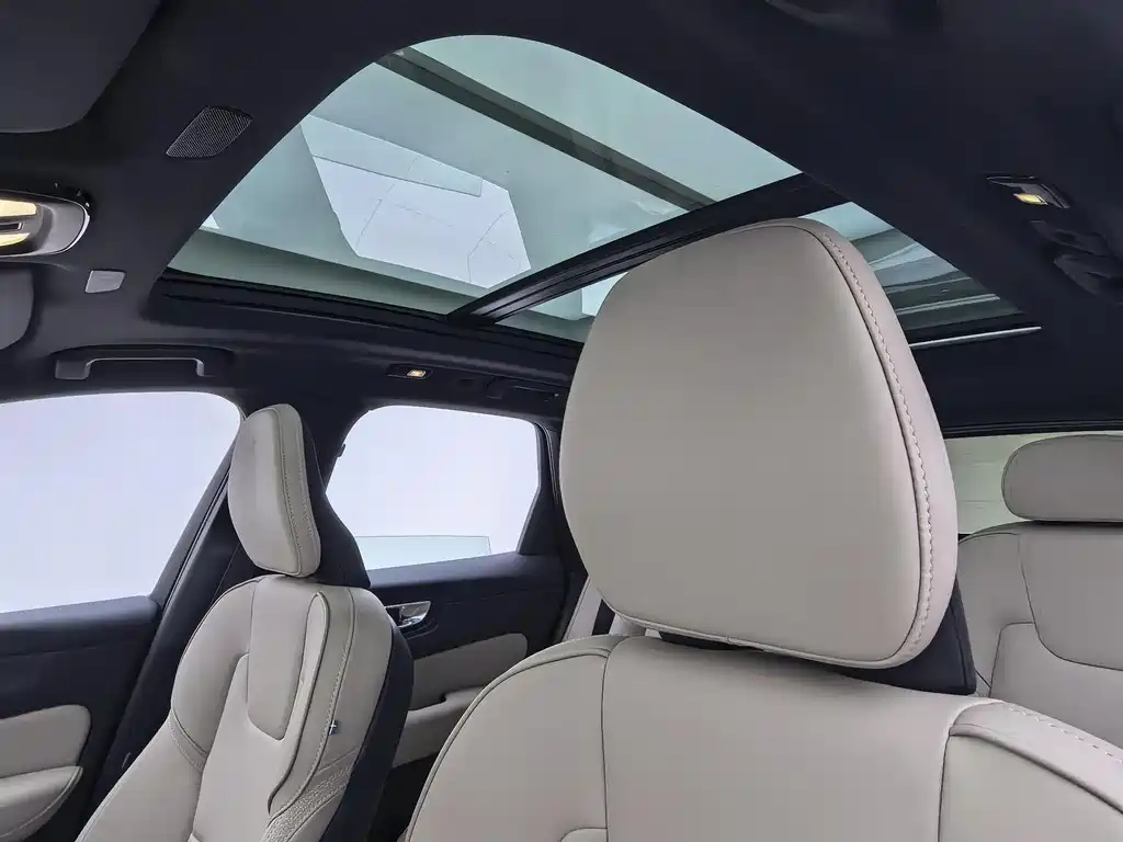 Volvo XC60 2026 B5 four-wheel drive Zhiyi Luxury Edition купить на сайте DeffCars