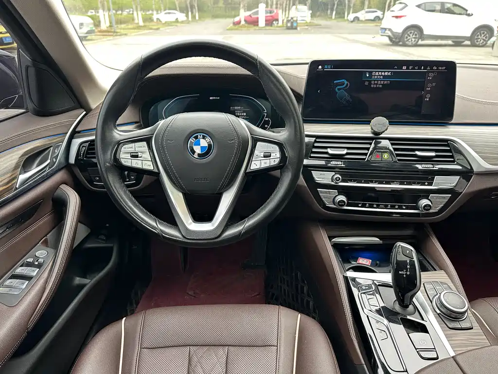 BMW 5 Series New Energy 2022 Model 535Le Luxury Package купить на сайте DeffCars