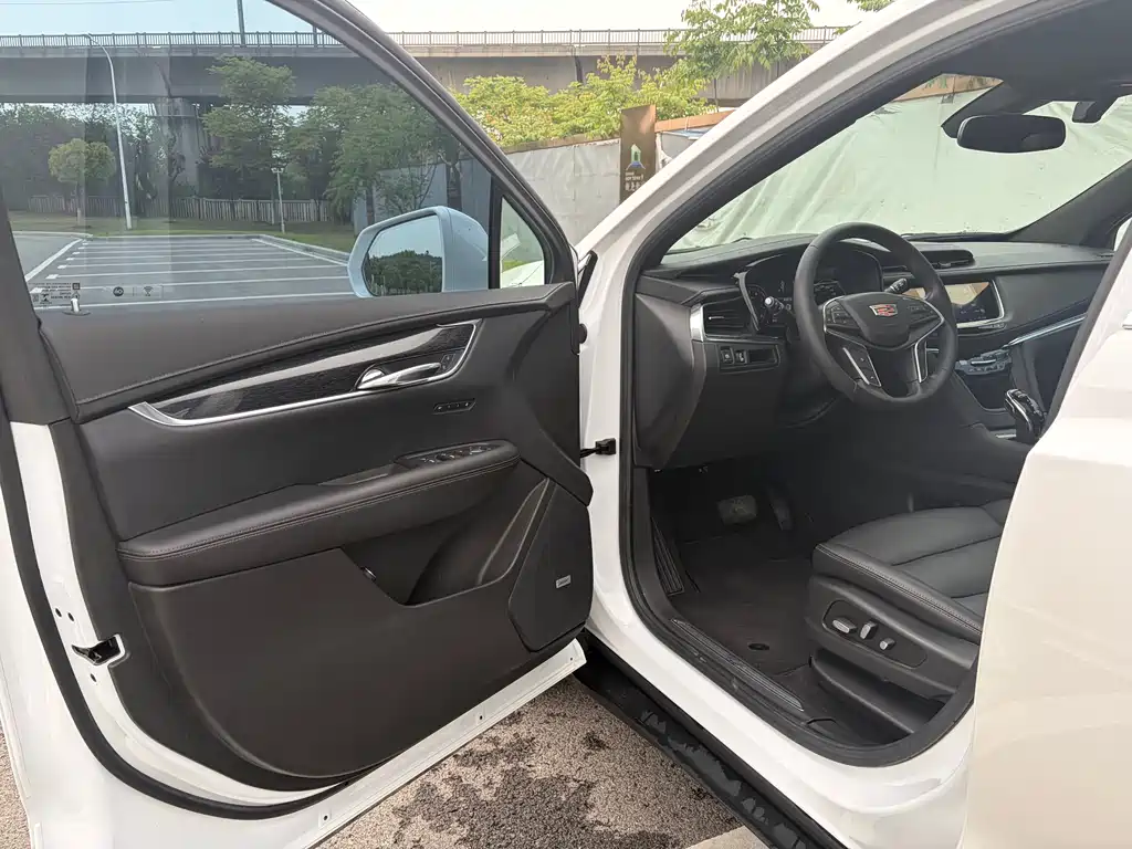 Cadillac XT5 2022 2.0T two-wheel drive luxury model купить на сайте DeffCars