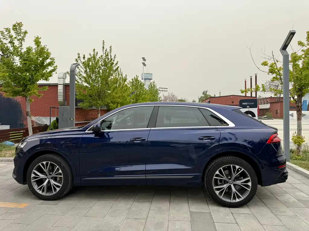 Audi Q8 2019 55 TFSI exclusive dynamic model купить на сайте DeffCars