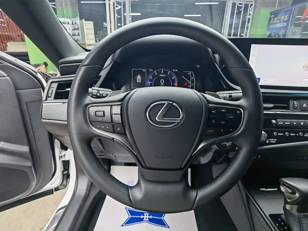 Lexus ES 2023 200 Excellence Edition купить на сайте DeffCars