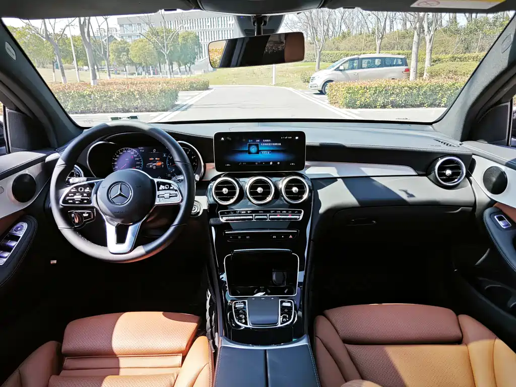 Mercedes-Benz GLC Coupe 2023 GLC 260 4MATIC Coupe SUV купить на сайте DeffCars