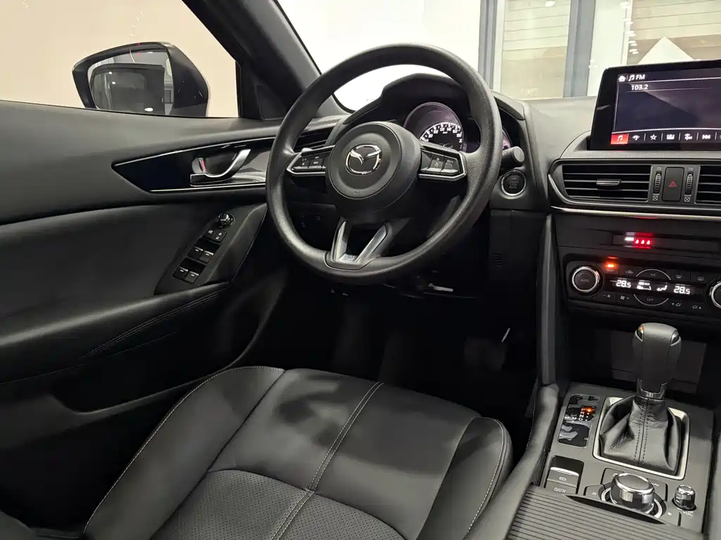 Mazda CX-4 2021 2.0L automatic two-wheel drive Blue Sky Vitality Edition купить на сайте DeffCars