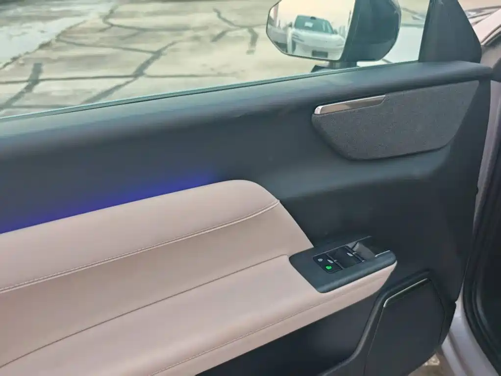 Volvo XC70 plug-in hybrid 2026 model two-wheel drive long range Core купить на сайте DeffCars