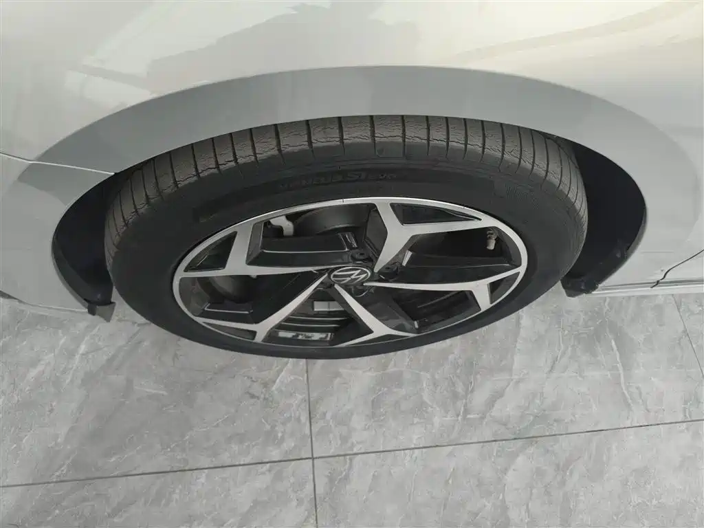 Magotan 2023 2 million commemorative edition 330TSI DSG luxury model купить на сайте DeffCars
