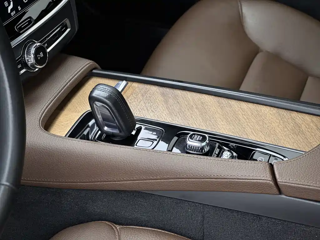 Volvo S90 2021 B5 Zhiyi Luxury Edition купить на сайте DeffCars