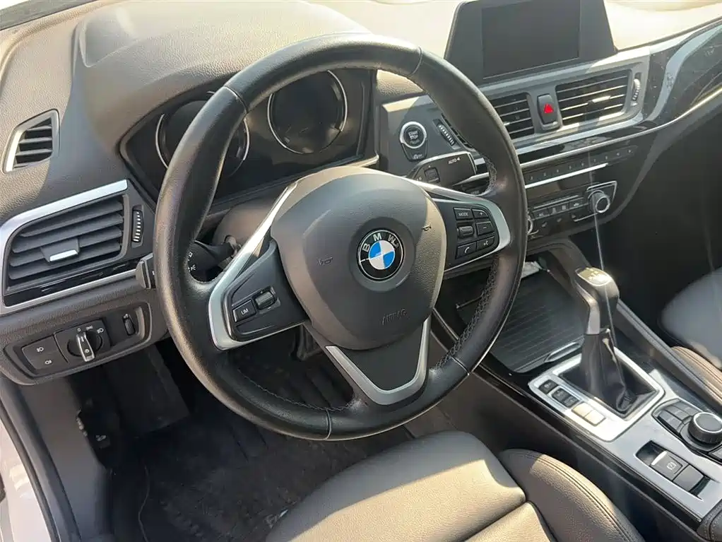 BMW 1 Series 2018 facelift 118i sports купить на сайте DeffCars