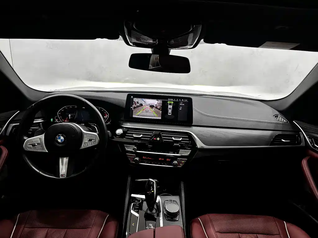 BMW 5 Series 2023 530Li Leading M Sports Package купить на сайте DeffCars