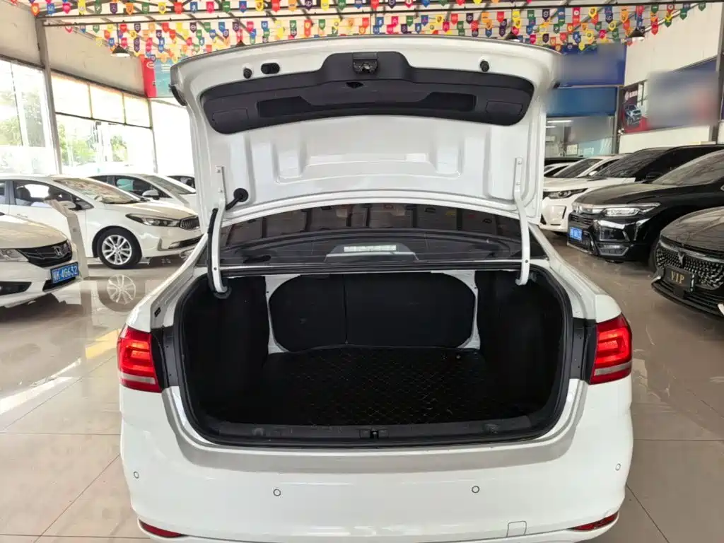 Lavida 2015 1.6L automatic comfort version купить на сайте DeffCars