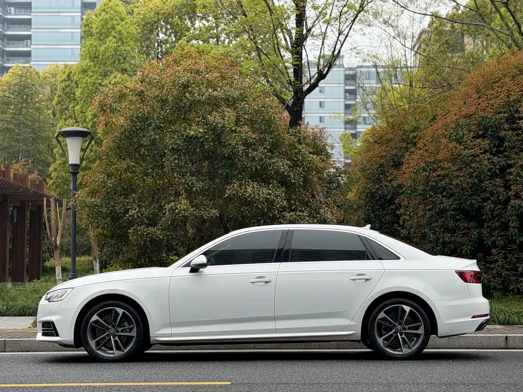 Audi A4L 2019 40 TFSI Enterprising National VI купить на сайте DeffCars