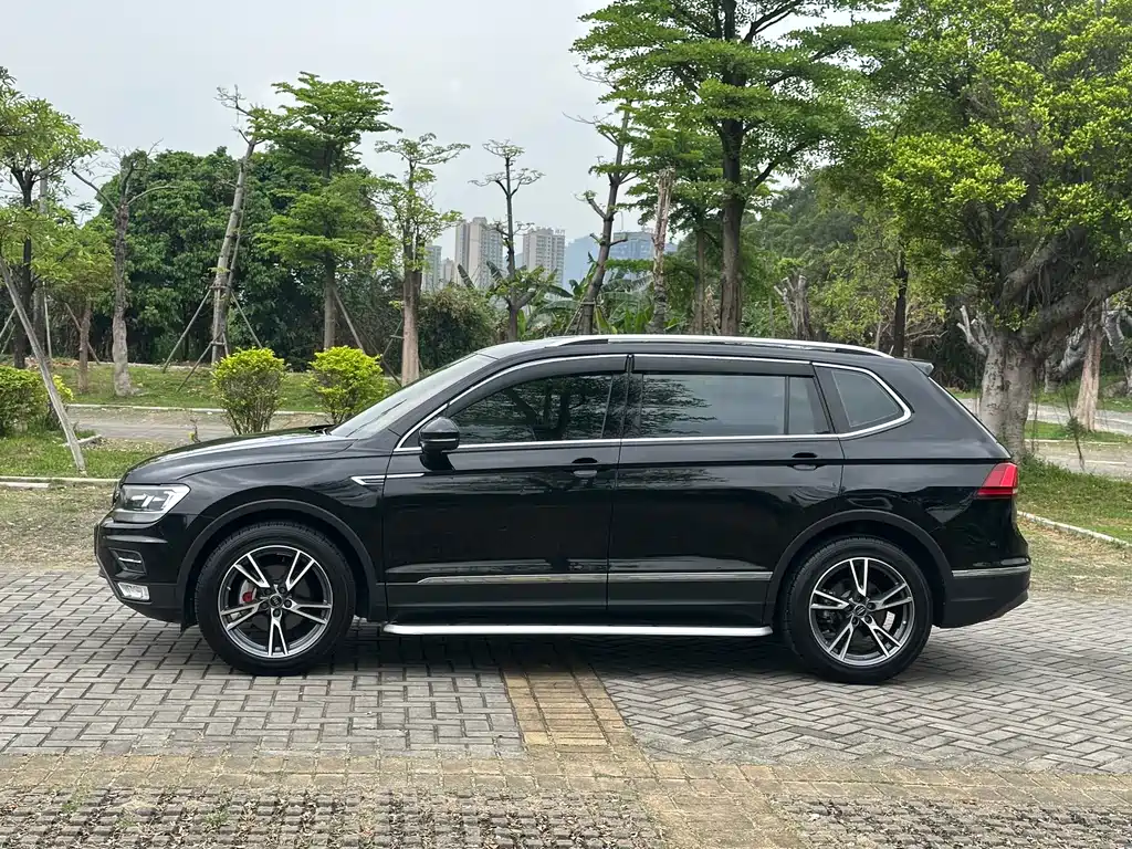 Tiguan L 2017 330TSI automatic two-wheel drive luxury version купить на сайте DeffCars