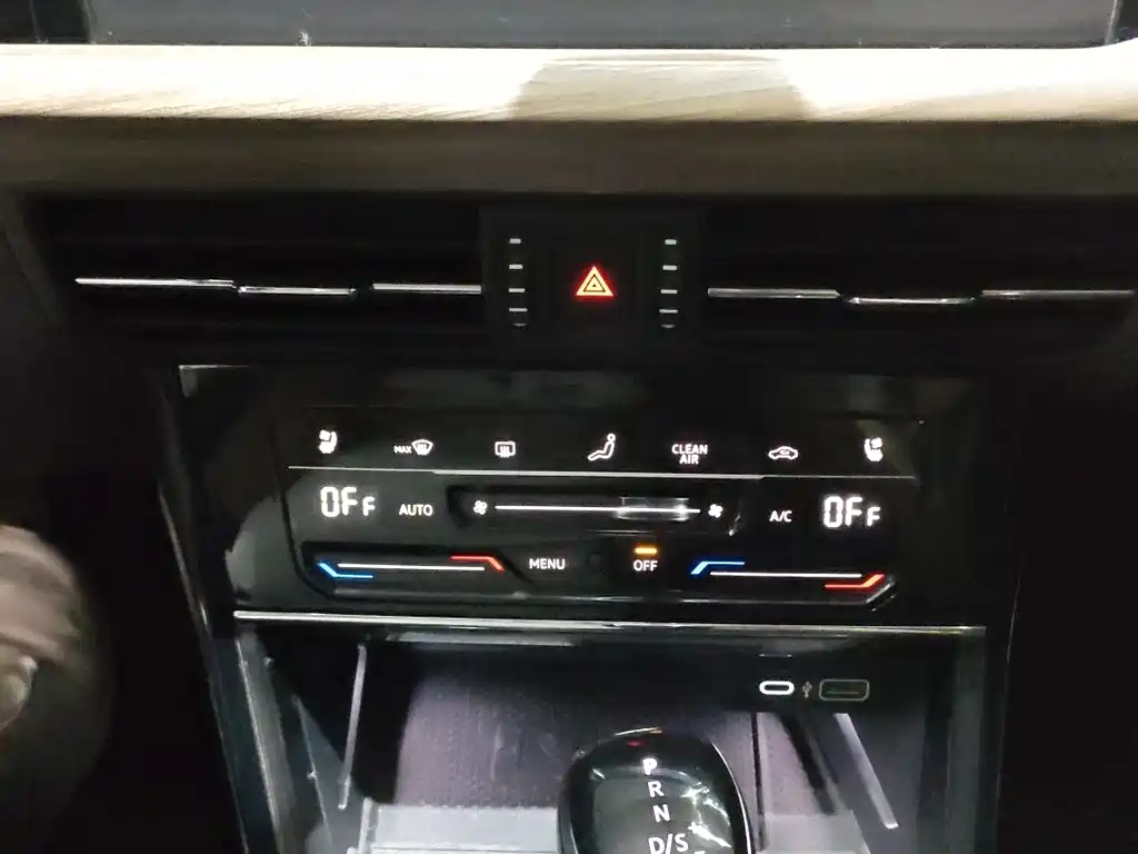 Passat 2020 facelift 330TSI Deluxe Edition National VI купить на сайте DeffCars