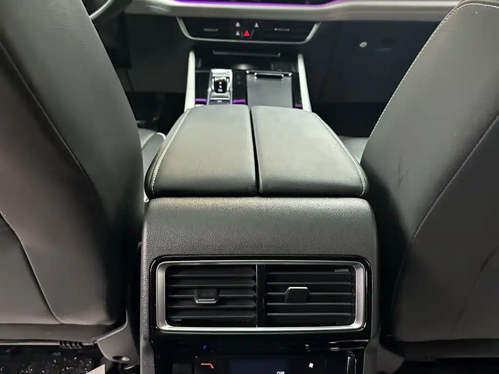 Touron 2021 Touron X 330TSI two-wheel drive luxury version купить на сайте DeffCars