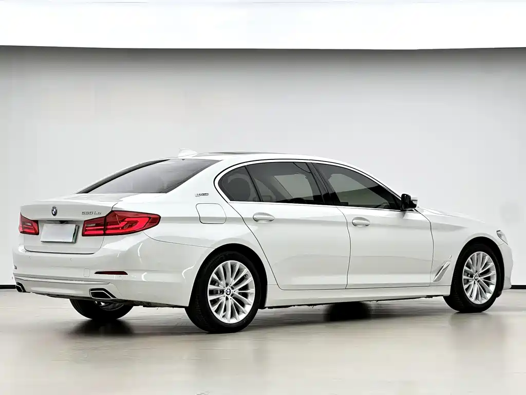 BMW 5 Series New Energy 2019 530Le Luxury Package купить на сайте DeffCars