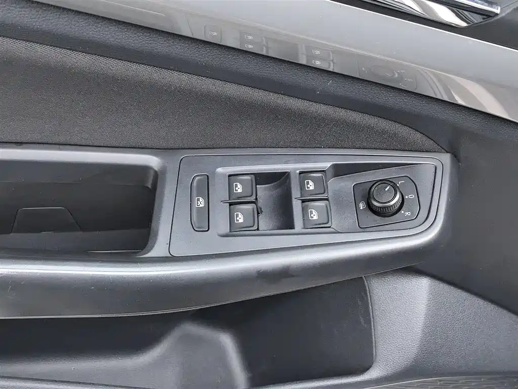 Bora 2021 1.5L automatic fashion smart connected version купить на сайте DeffCars