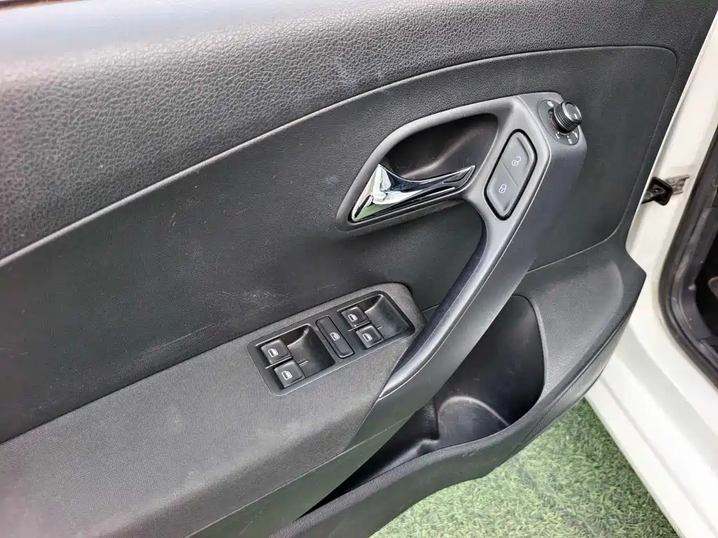 Polo 2016 1.6L automatic comfort model купить на сайте DeffCars