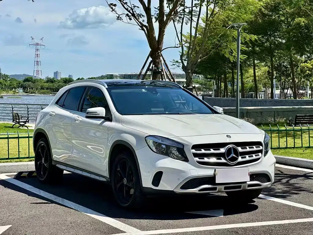Mercedes-Benz GLA 2017 GLA 200 Fashion Model купить на сайте DeffCars