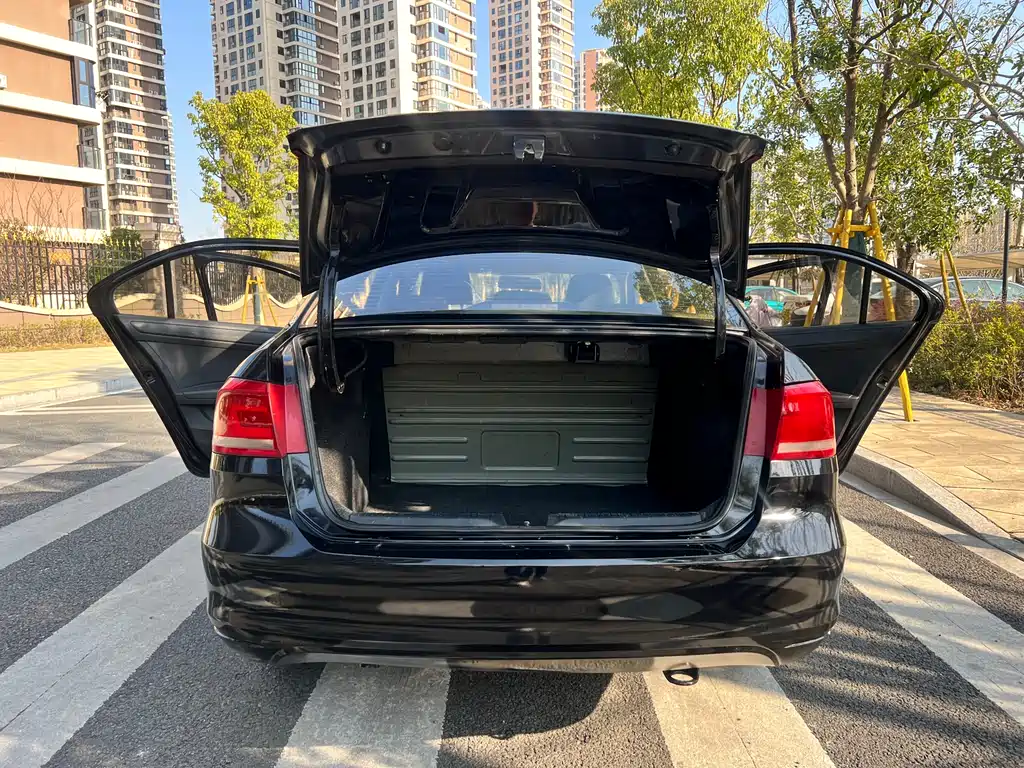 Santana 2013 1.6L Manual Fashion Edition купить на сайте DeffCars