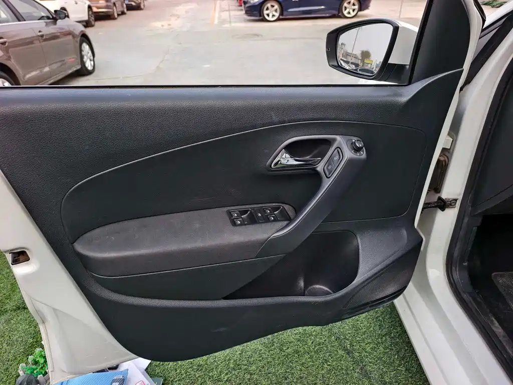 Polo 2016 1.6L automatic comfort model купить на сайте DeffCars