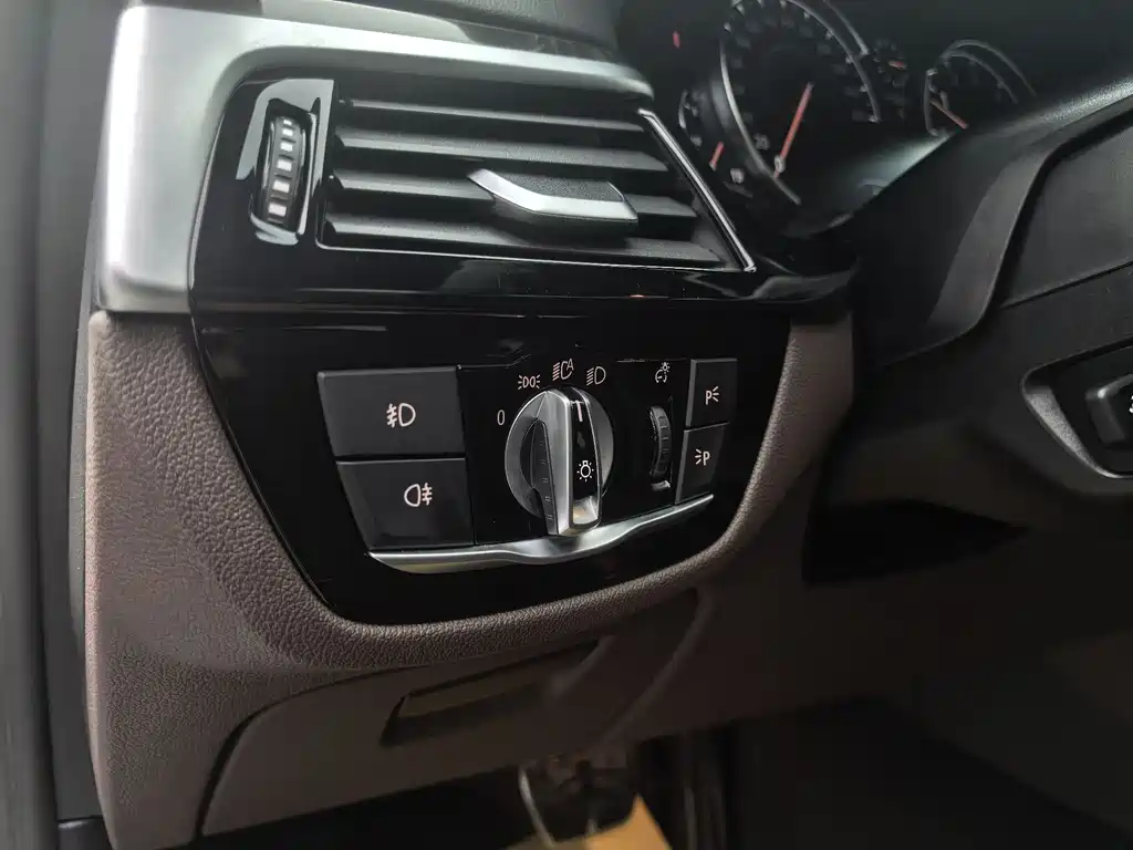 BMW 5 Series 2018 530Li Exclusive M Sports Package купить на сайте DeffCars