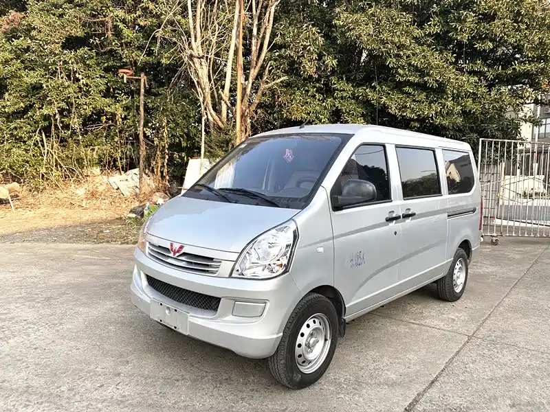 Wuling Rongguang S 2021 1.2L standard power-assisted version 7-seat LSI купить на сайте DeffCars