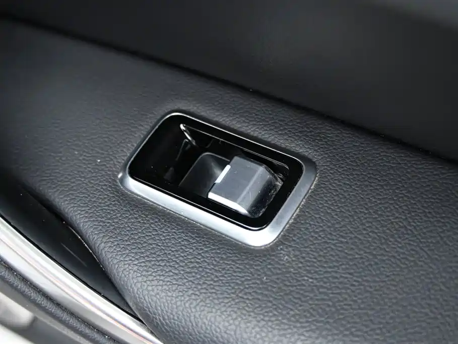 Jaguar XFL 2023 XFL 2.0T P200 2WD Elite Deluxe Edition купить на сайте DeffCars